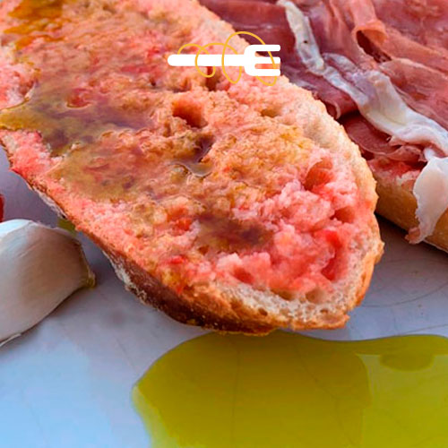 Pan con tomate regado con Oli del Raig de primera prensada.