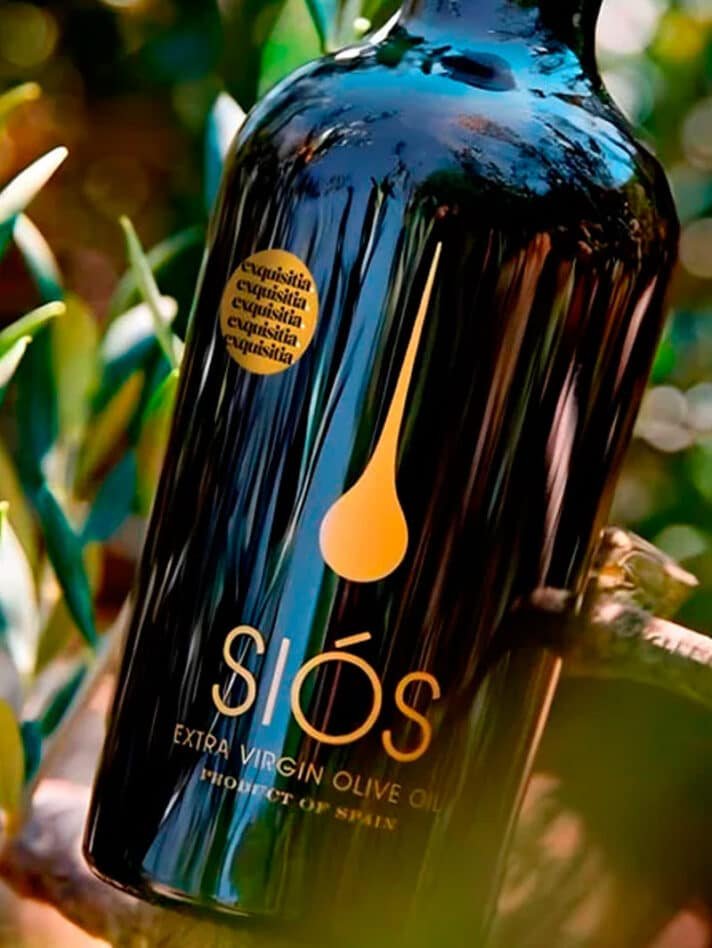Aceite sin filtrar Siós, de cosecha temprana, verde y turbio de Costers del Sió, en Exquisitia