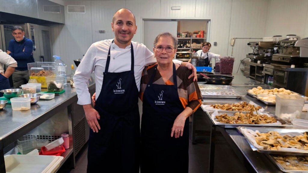 el Chef Estrella Michelín Joel Castañé, junto con la Gastro Savia Magda Vilanova, - nuestra tía - compartiendo complicidades y cocinando una caldereta de bacalao con espinacas,