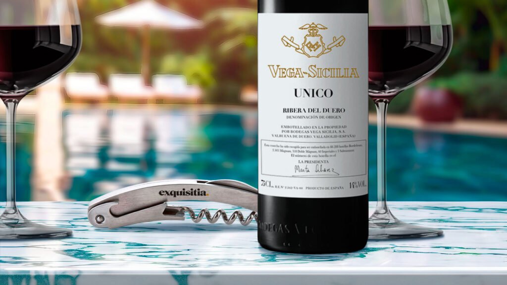 Exquisitia: el verano más gourmet con bikinis, glamour y Vega Sicilia Único 2014 18 Botella y copa de Vega Sicilia Único 2014 con sacacorchos Exquisitia, vino premium Ribera del Duero.